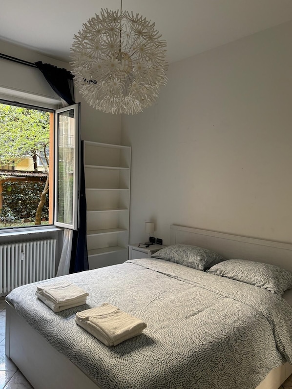 3 bedrooms, iron/ironing board, WiFi, bed sheets - Elegant apartment close to the center (Milano)