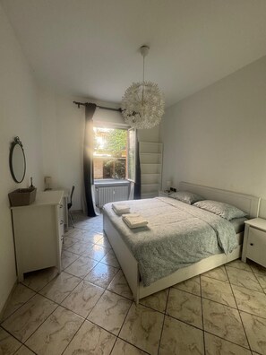 3 bedrooms, iron/ironing board, WiFi, bed sheets - Elegant apartment close to the center (Milano)