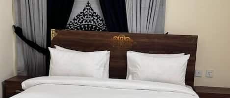 Chambre Deluxe double | SystĂšme dâinsonorisation, fer et planche Ă repasser