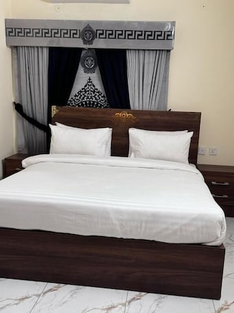 Deluxe Double Room | Soundproofing, iron/ironing board, free WiFi
