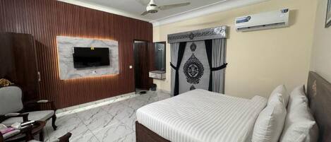 Habitación Deluxe doble | Sistema de insonorización, tabla de planchar con plancha, wifi gratis