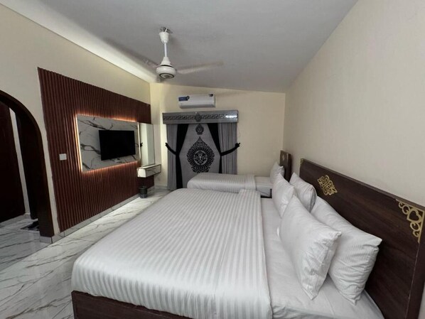 Deluxe Double Room | Soundproofing, iron/ironing board, free WiFi - A One Boutique Hotel (Karachi)