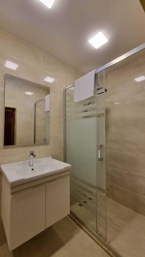 Superior Double Room, Non Smoking, Kitchen | Bathroom | Shower, rainfall showerhead, designer toiletries, hair dryer