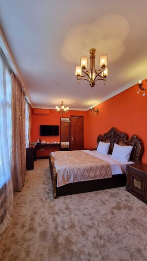 Doppia Deluxe, 1 letto king, non fumatori, vista città | Biancheria in cotone egiziano, biancheria da letto di alta qualità