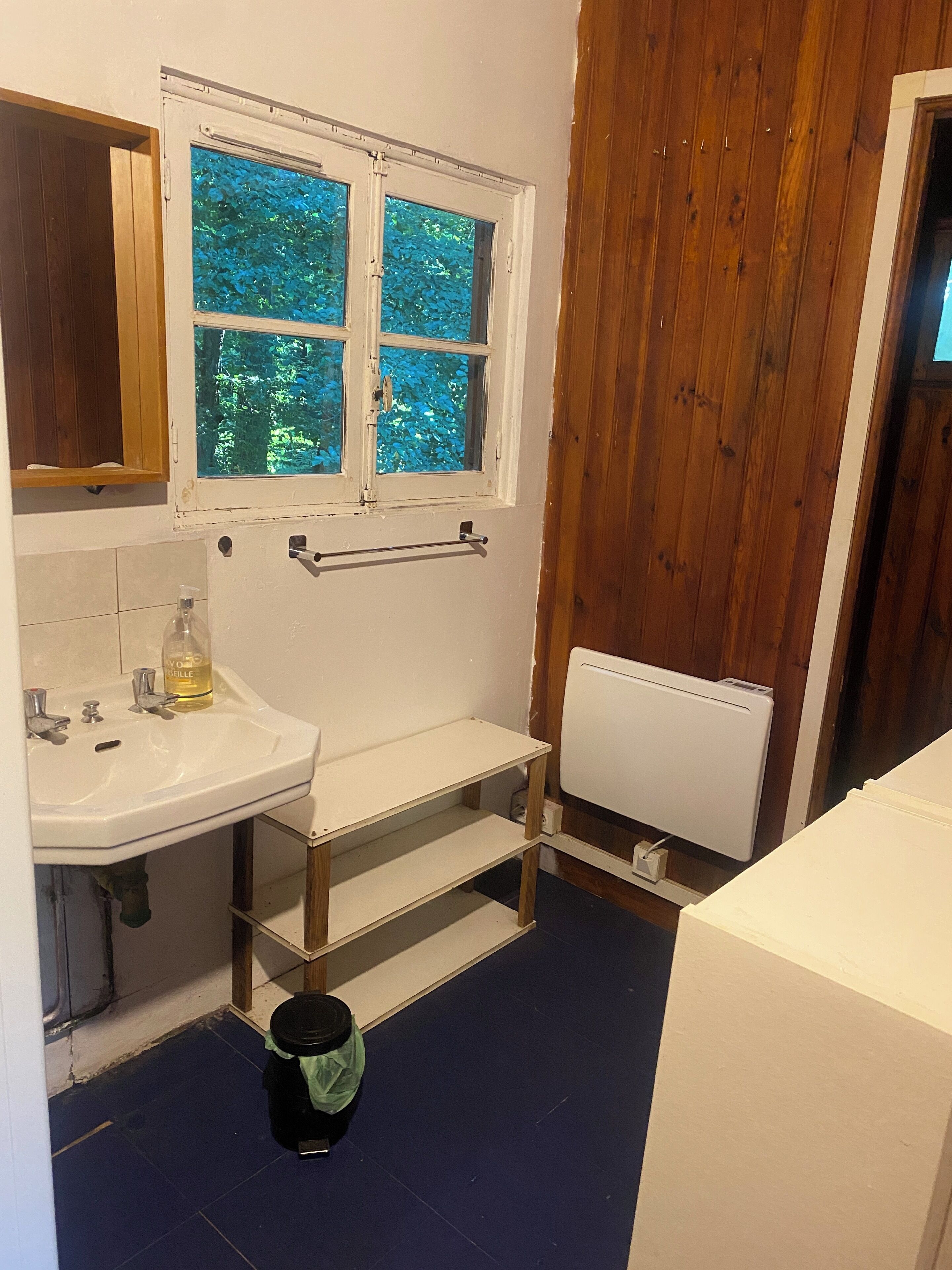 Dusch, hårtork, handdukar och tvål