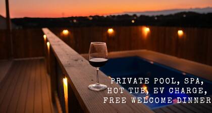 Blue Haven with Private Heated Pool, Hot tub, Jacuzzi, EV Charge, Pet, & Dinner