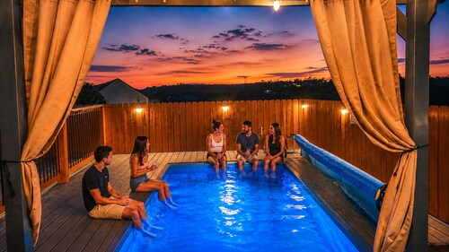 Blue Haven -Private Heated Pool, Hot tub, Spa, EV