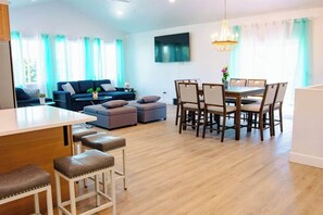 Interior - Blue Haven -Private Heated Pool, Hot tub, Spa, EV (Branson)