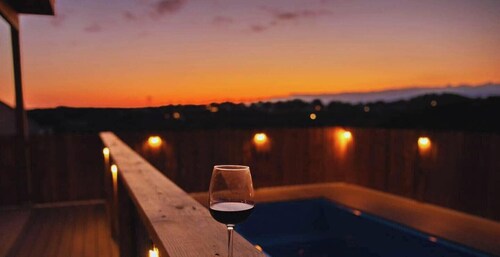 Blue Haven -Private Heated Pool, Hot tub, Spa, EV