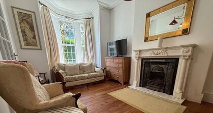 Vale house Family Home in Central Llandudno