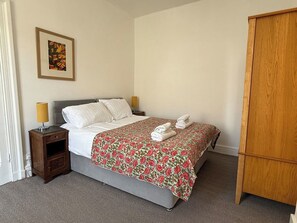 4 Schlafzimmer, Bügeleisen/Bügelbrett, Internetzugang, Bettwäsche