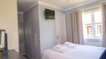 3 bedrooms, individually decorated, individually furnished, free WiFi