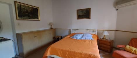 1 habitación, wifi y ropa de cama