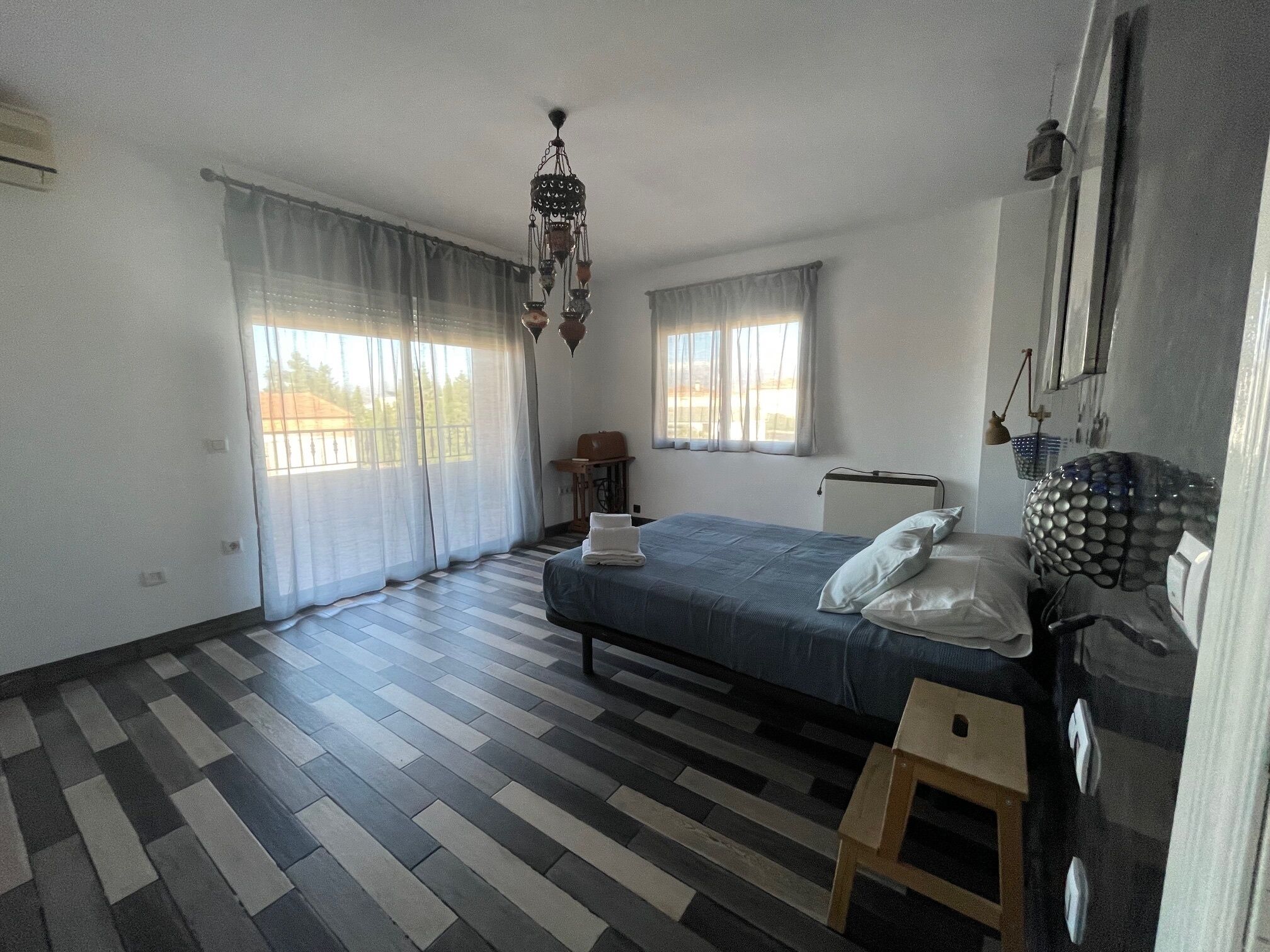 3 bedrooms, desk, free WiFi, bed sheets