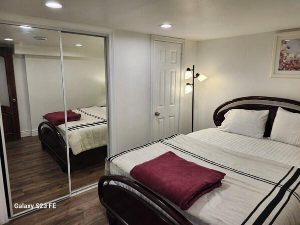 2 bedrooms, WiFi, bed sheets - Luxury 2-bed Suite (Mississauga)