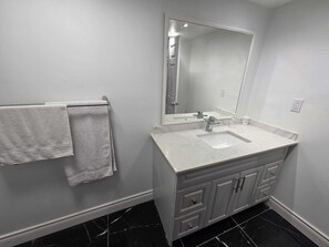 Shower, towels, soap, toilet paper - Luxury 2-bed Suite (Mississauga)