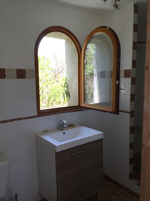 Hair dryer, soap, toilet paper - Porto Vecchio Self-contained studio 1 min. walk from the beach (Sainte-Lucie-de-Porto-Vecchio)