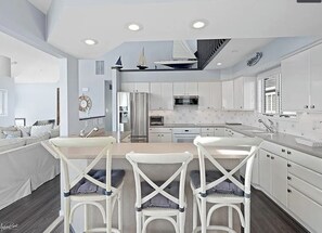 Private kitchen - Large 6 bedroom,7.5 bath house in Avalon, NJ-POOL  & Ocean Views- 3rd from beach (Avalon)