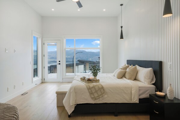 4 habitaciones, tabla de planchar con plancha, wifi y ropa de cama 