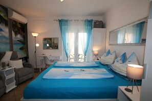 1 bedroom, free WiFi, bed sheets - Blue Adria Suite 1 - romantic for 2 on the footpath to the beach and city center (Poreč)