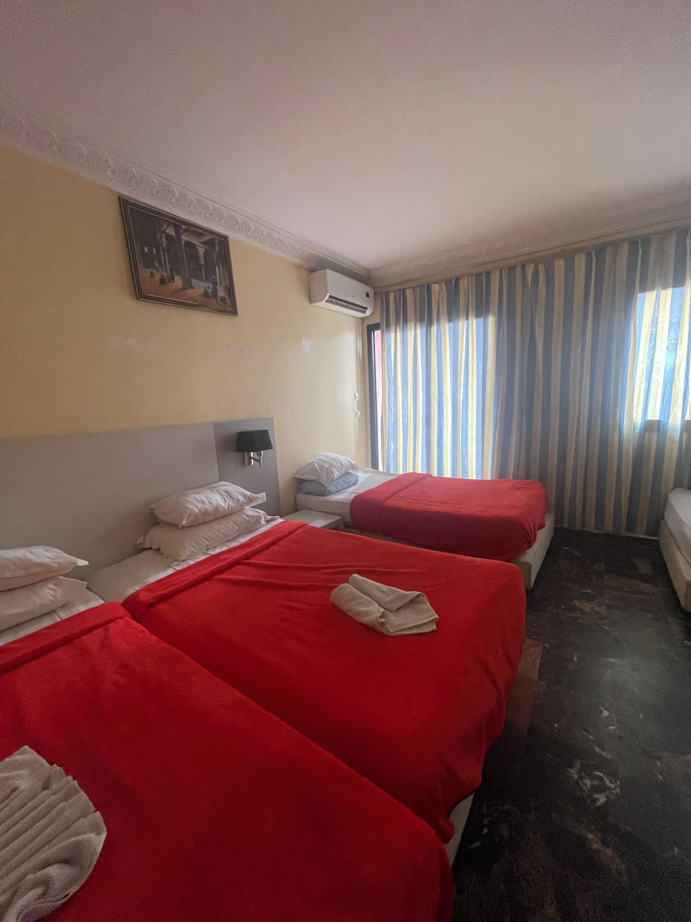 Basic Triple Room | Desk, free WiFi, bed sheets