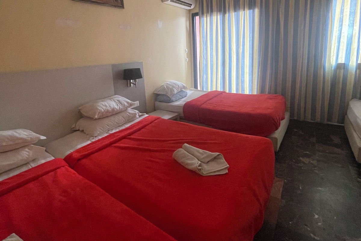 Basic Triple Room | Desk, free WiFi, bed sheets