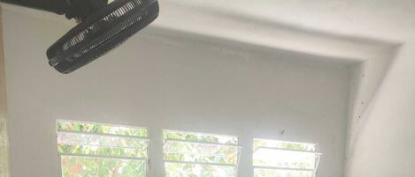 Espace de travail pour ordinateurs portables, accĂšs au Wi-Fi (inclus)