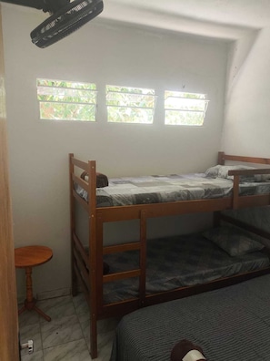 Espai de treball apte per a portàtils i wifi gratuïta