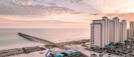 サンラウンジャー、ビーチタオル