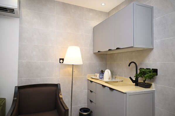 ไมโครเวฟ, เครื่องครัว/จาน/ช้อนส้อม