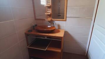 Shower, hair dryer, toilet paper