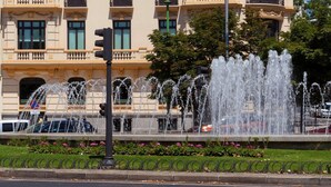 A multi-story hotel with a prominent dome and balconies. - Sardinero Madrid (Madrid)