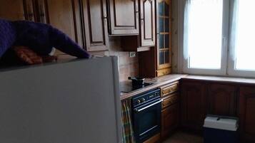 Micro-ondes, four, plaque de cuisson