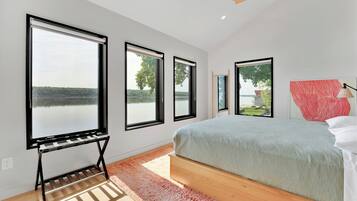 3 bedrooms, iron/ironing board, travel crib, free WiFi