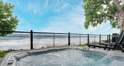 Hot tub waterfront luxury, next to HITS