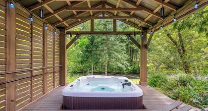 Riverfront Luxury Cabin-Hot Tub-EV-Deluxe Kitchen-WiFi