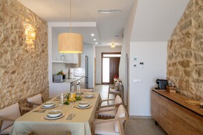 Dining - OSTALEA Boutique Rural House with Jacuzzi, near the beach and medieval villages. (Vilanova d'Alcolea)