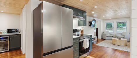 Micro-ondes, four, plaque de cuisson, lave-vaisselle