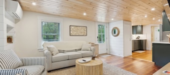 Walk to Dock Square, 1.2 Mi to Gooch's Beach, Hot Tub -- Pine Tree Place