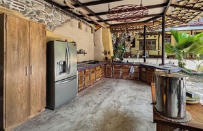 Fridge, stovetop, coffee/tea maker, electric kettle