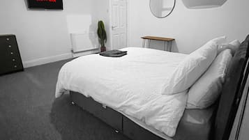 4 bedrooms, iron/ironing board, Internet, bed sheets