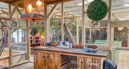 NEW Couples Hideaway | Puppy Lounge & Horse Views