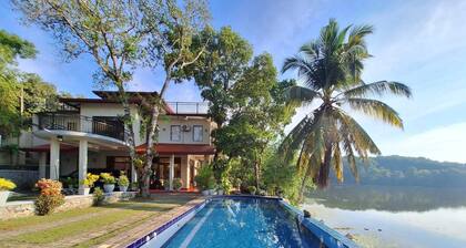 MyH-LAKE Front PVT Serviced VILLA with STAFF, Free Breakfast, 40 min Capital