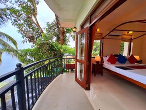 5 bedrooms, iron/ironing board, WiFi (free), bed sheets
