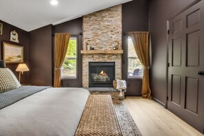 1 bedroom, iron/ironing board, WiFi, bed sheets - Romantic Getaway in Ellicottville Close to Everything! (Ellicottville)