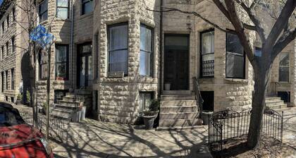 Spacious 5-bdrm house w/ WiFi, AC, and Laundry in charming MT. Vernon Baltimore