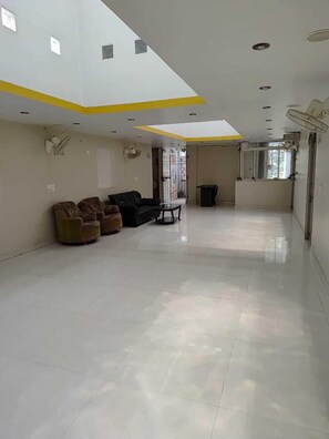 ベーシック ルーム 1 ベッドルーム | リビング エリア | 32 インチのLED テレビ (デジタル放送視聴可)