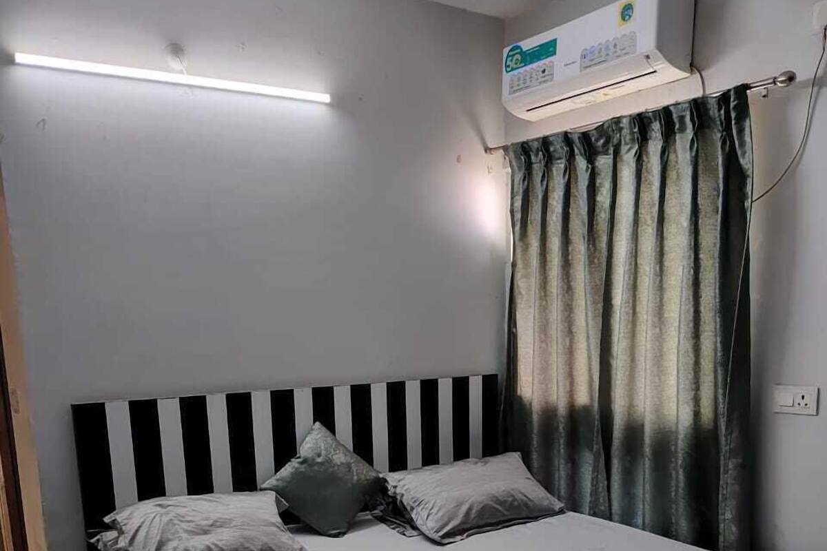 Comfort Room | Premium bedding, memory foam beds, desk, laptop workspace