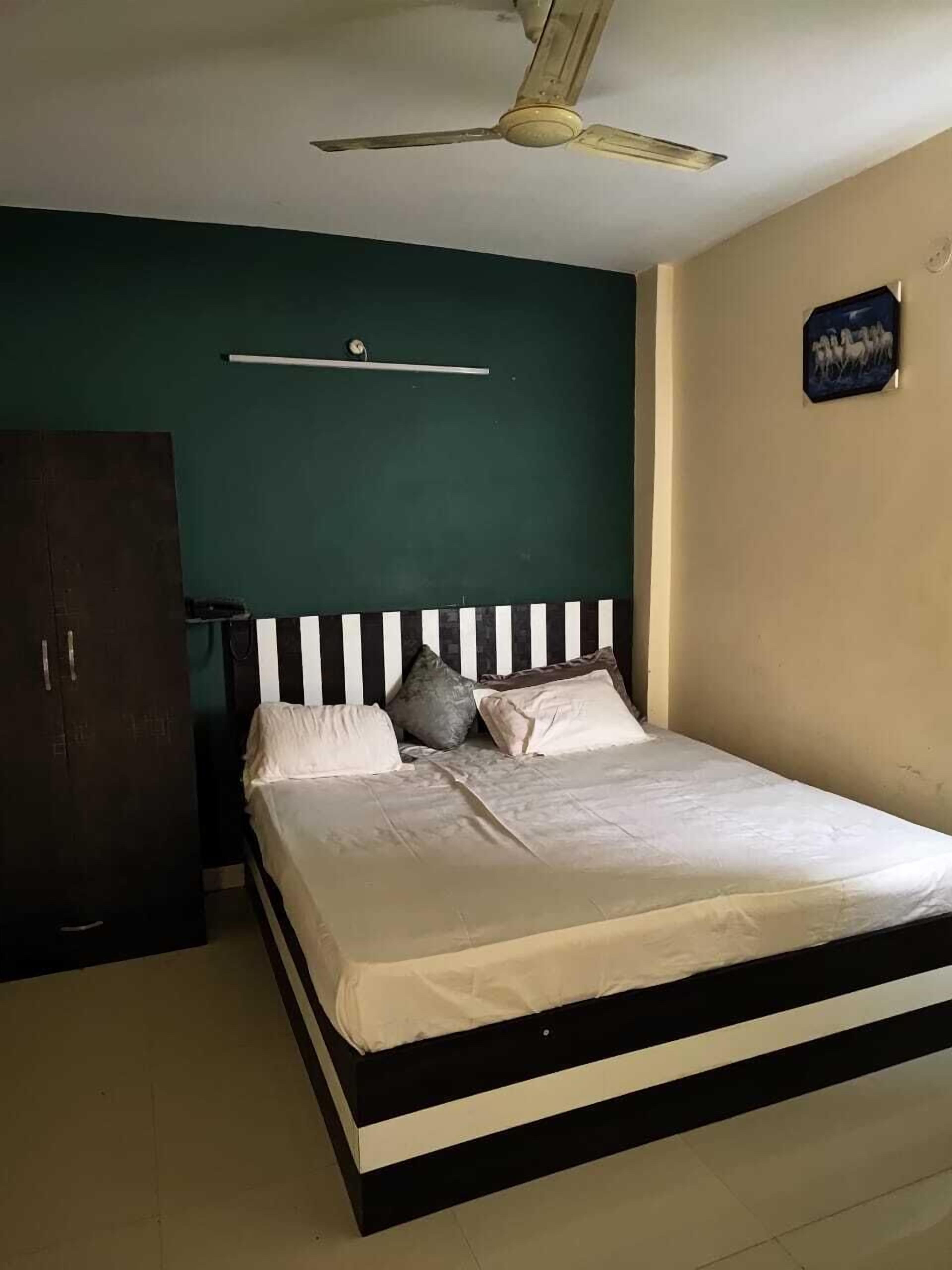 Basic Room, 1 Bedroom | Premium bedding, memory foam beds, desk, laptop workspace