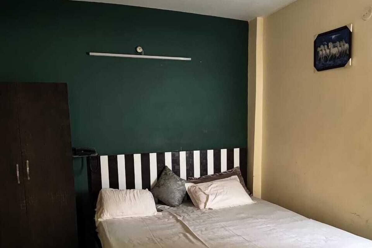 Basic Room, 1 Bedroom | Premium bedding, memory foam beds, desk, laptop workspace